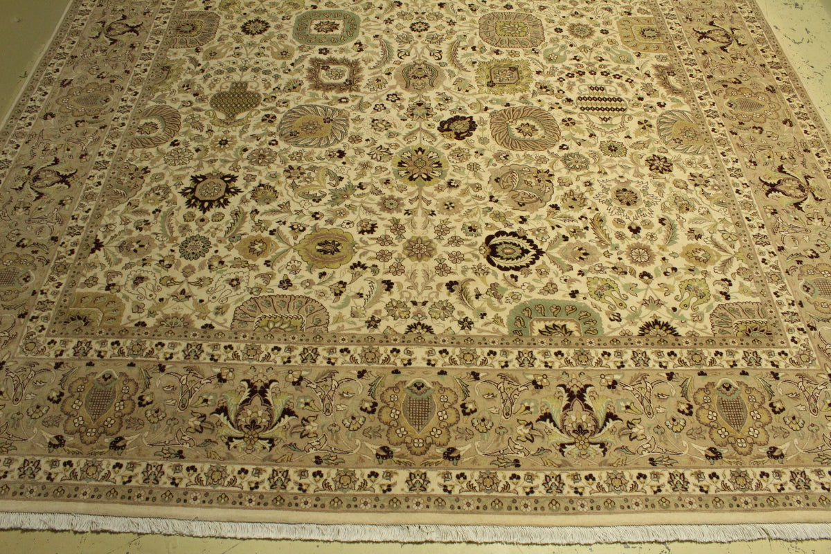 Kashmiri Rug - 366 cm x 275 cm
