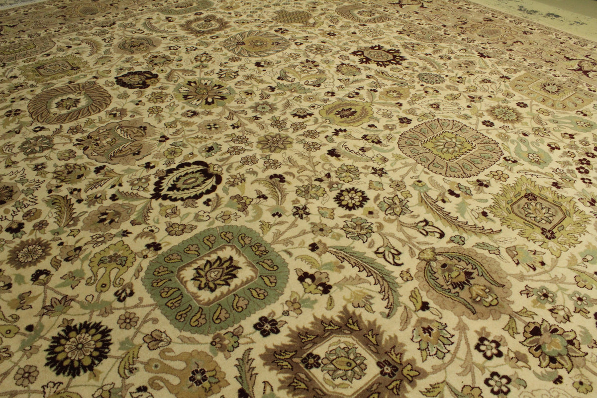 Kashmiri Rug - 366 cm x 275 cm