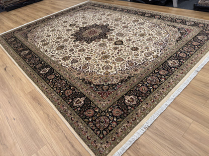 Kashmiri Rug - 365 cm x 275 cm