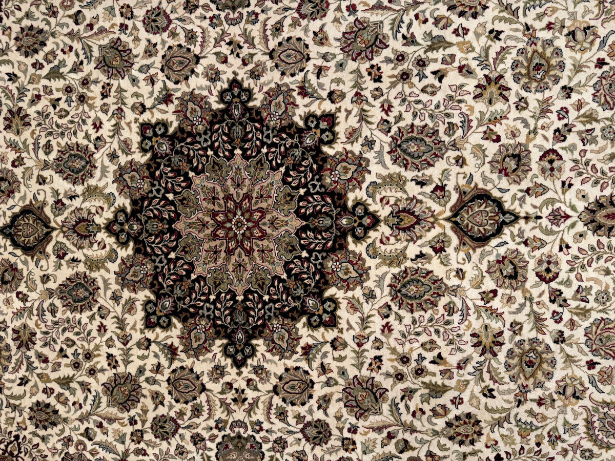 Kashmiri Rug - 365 cm x 275 cm
