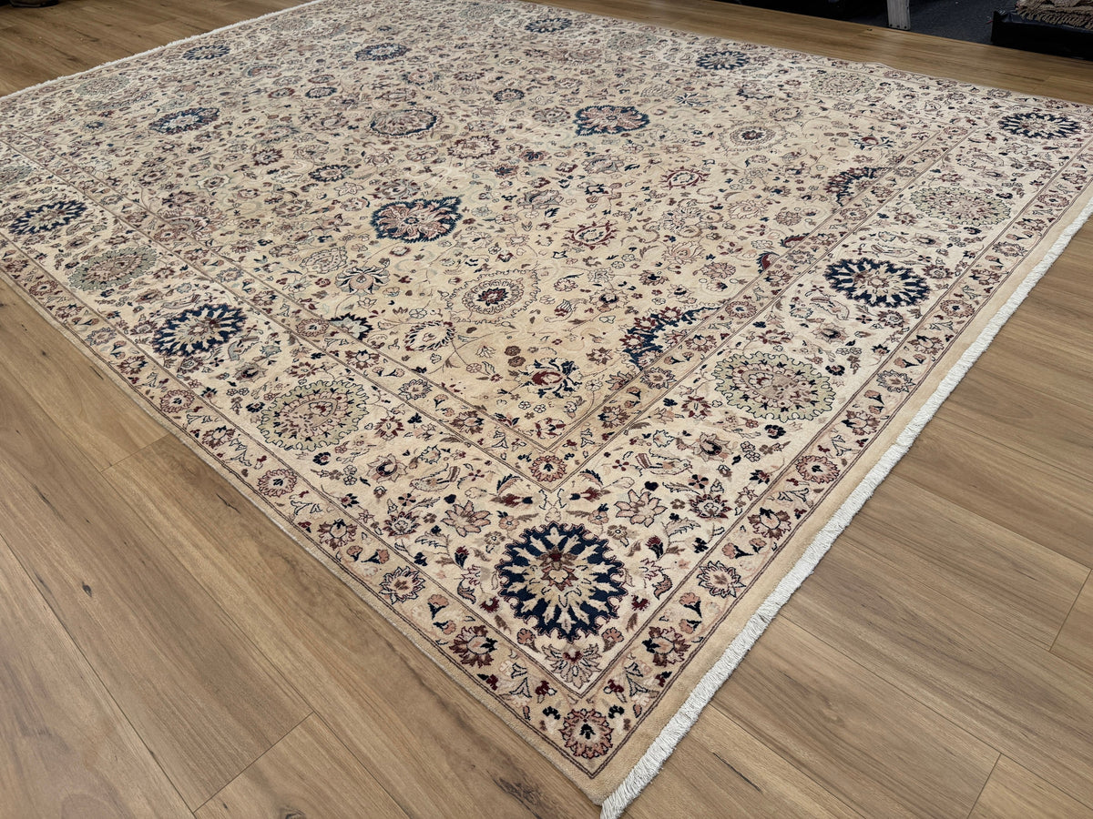 Kashmiri Rug - 371 cm x 271 cm