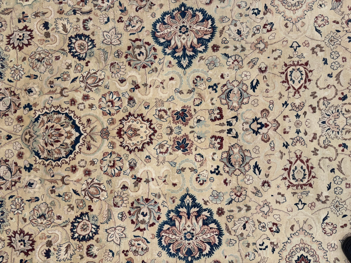 Kashmiri Rug - 371 cm x 271 cm