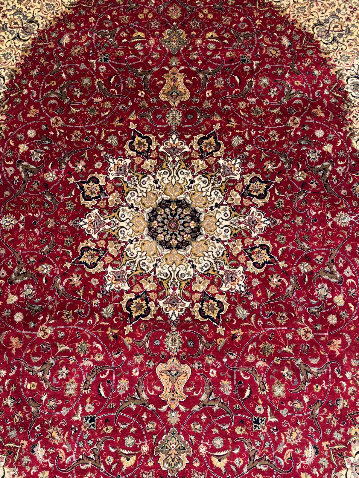 Kashmiri Rug - 380 cm x 272 cm