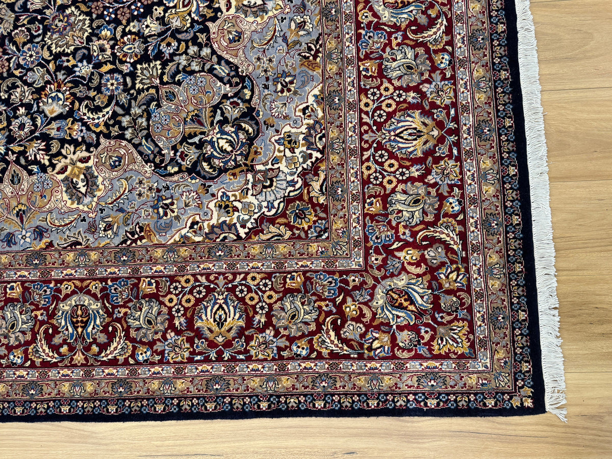 Isfahan Rug - 320 cm x 241 cm