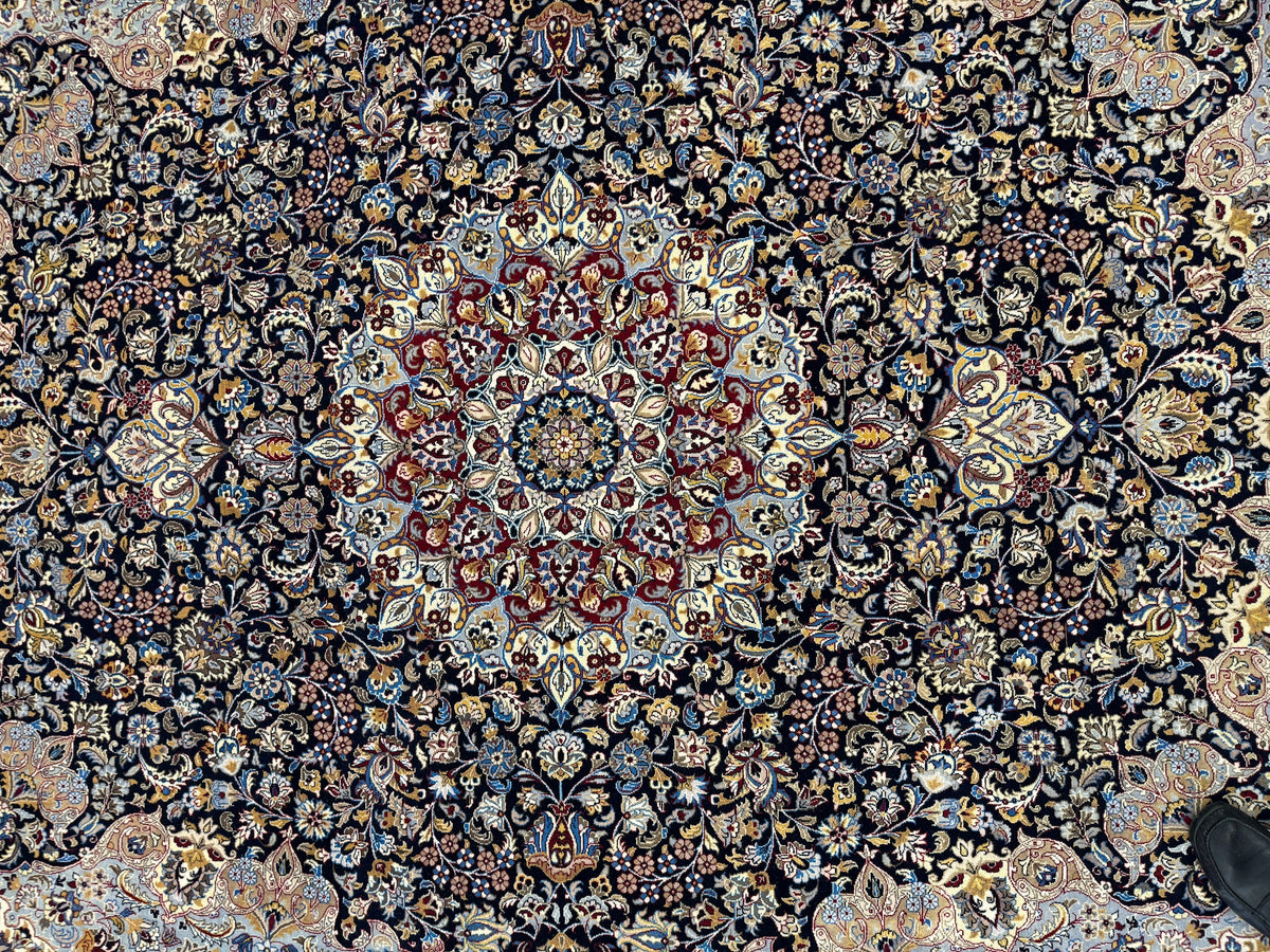 Isfahan Rug - 320 cm x 241 cm