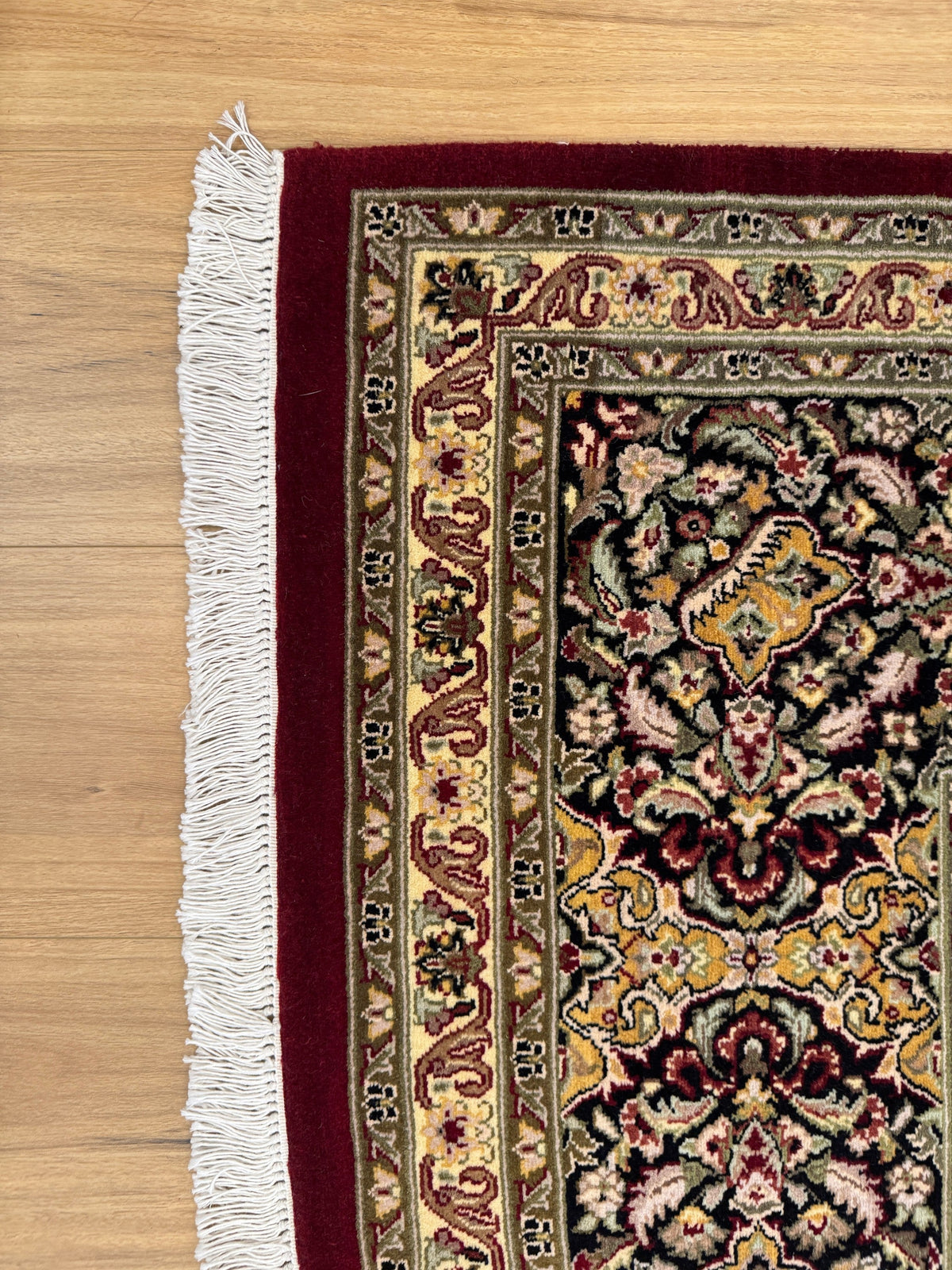Isfahan Rug - 301 cm x 246 cm