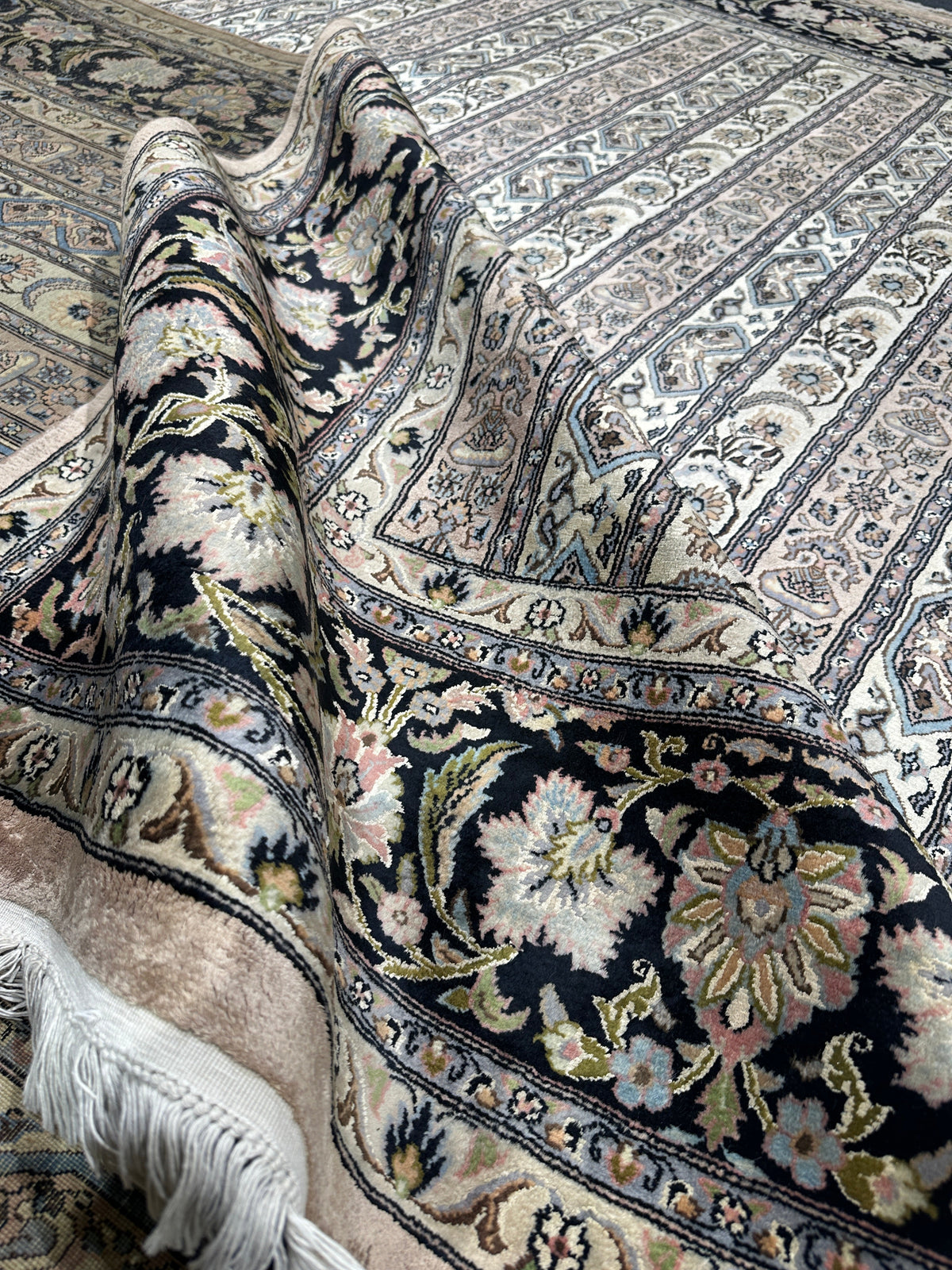 Kashmiri Rug  - 321 cm x 244 cm
