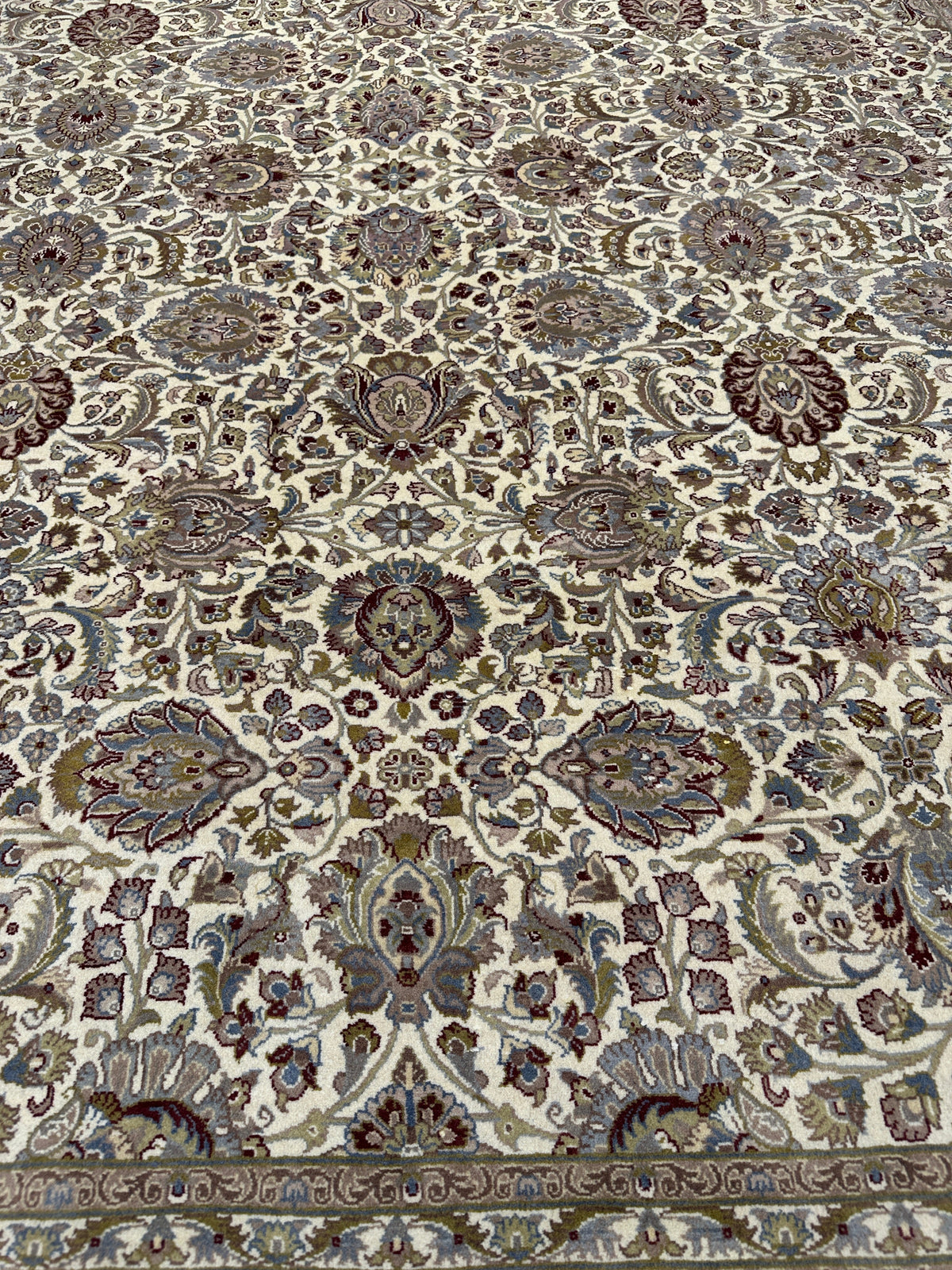 Kashmiri Rug  - 310 cm x 249 cm