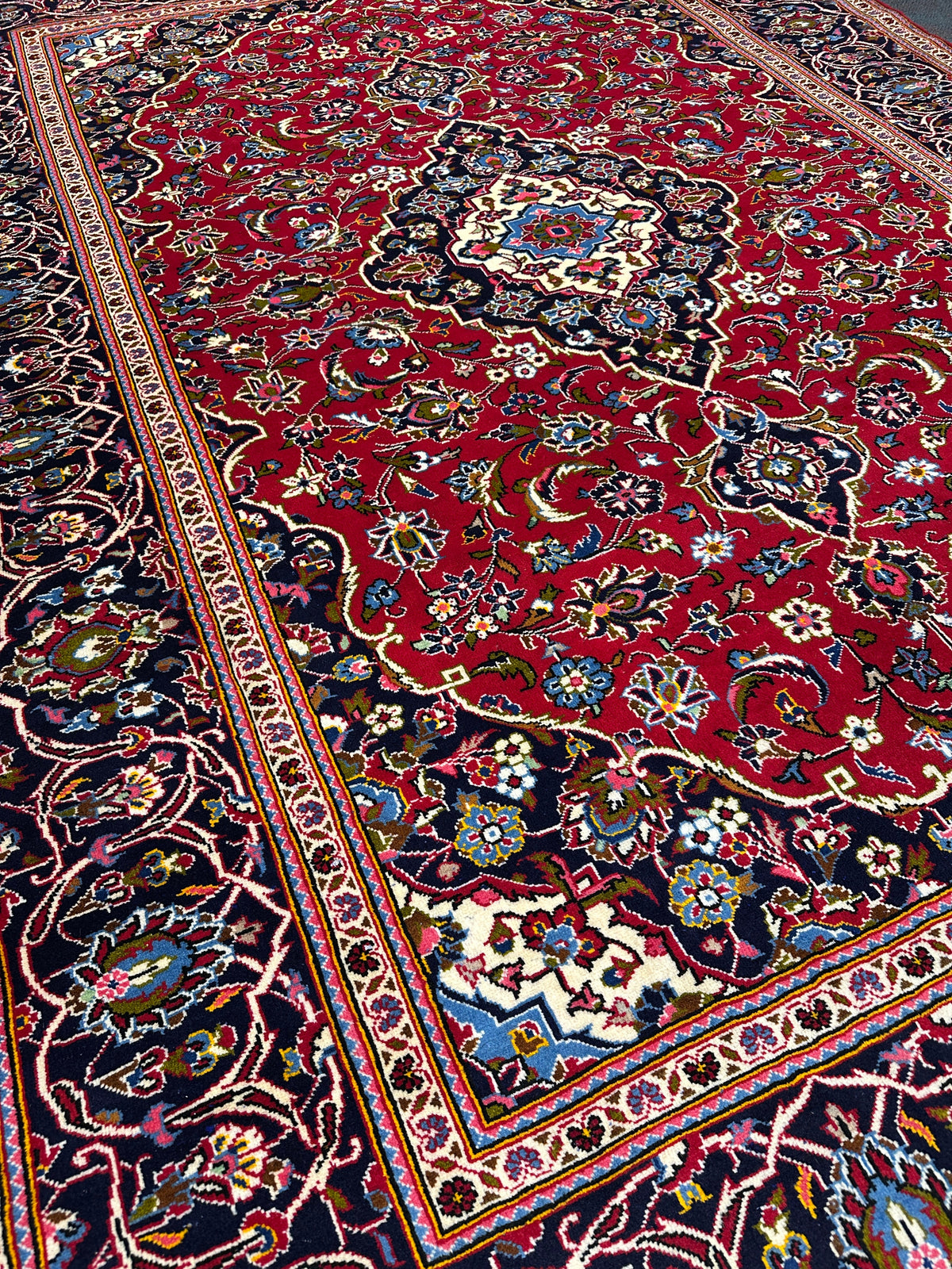 Mashad Rug - 342 cm x 240 cm