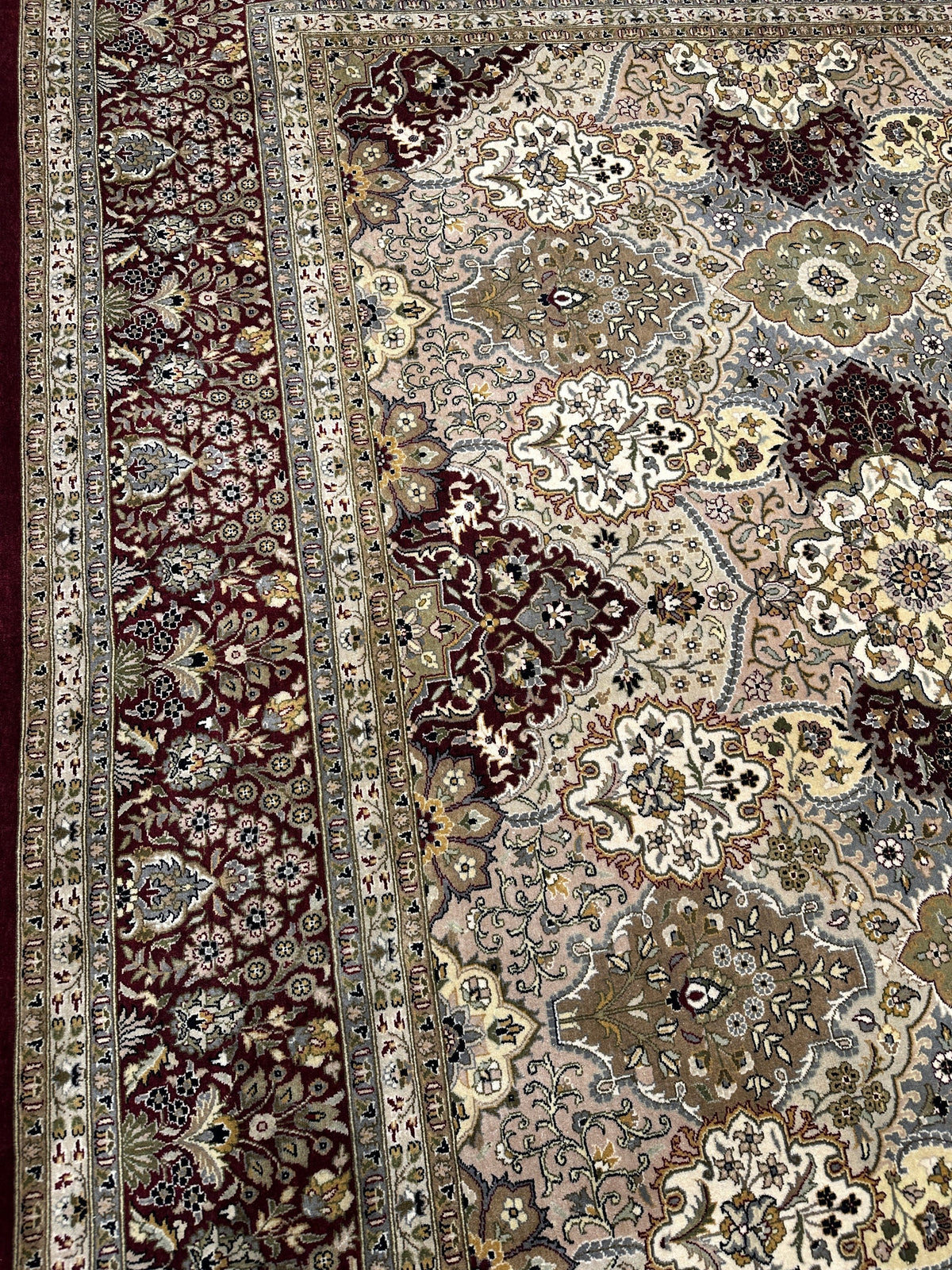 Kashmiri Rug - 378 cm x 273 cm