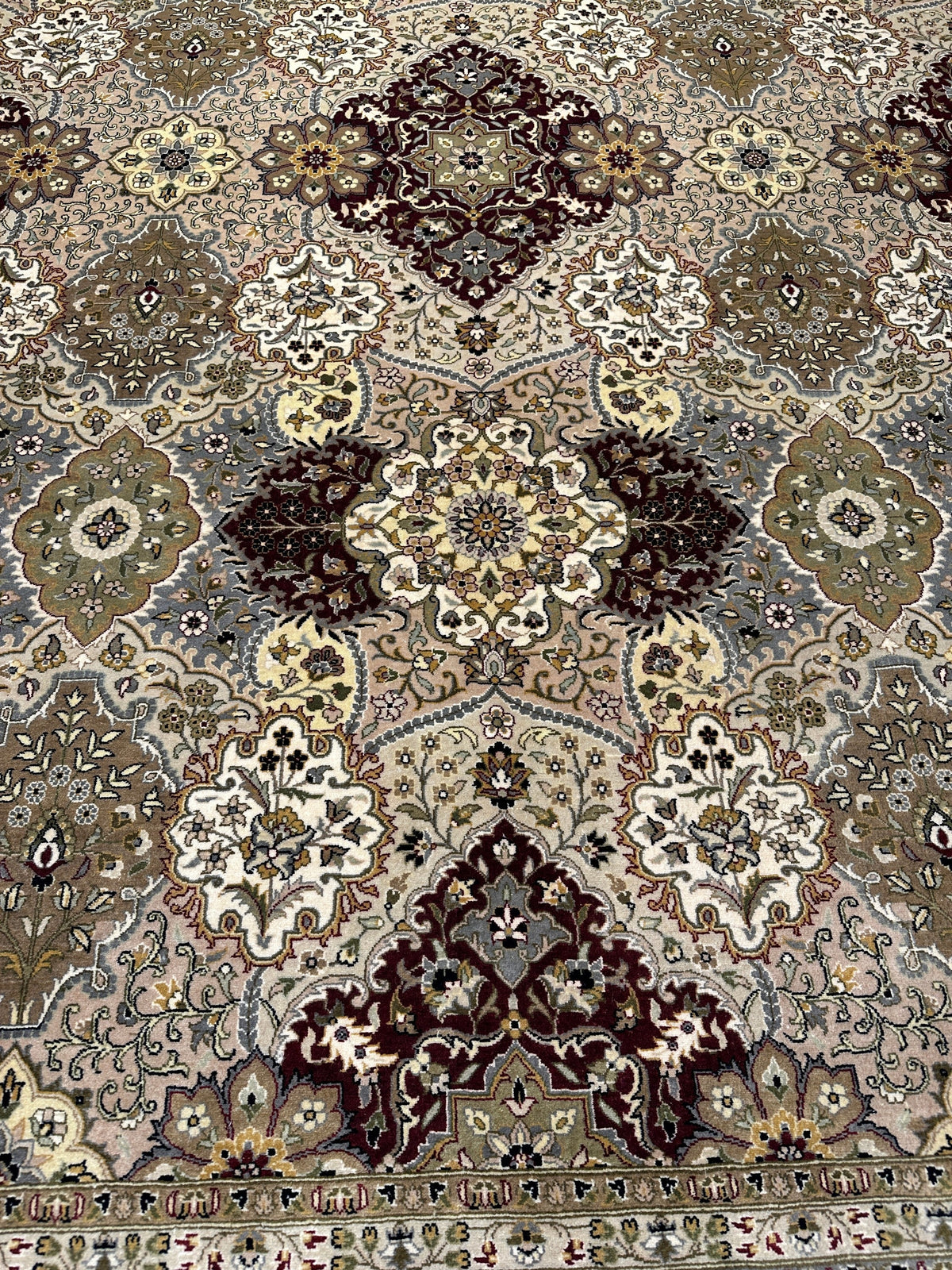Kashmiri Rug - 378 cm x 273 cm