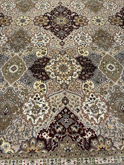 Kashmiri Rug - 378 cm x 273 cm