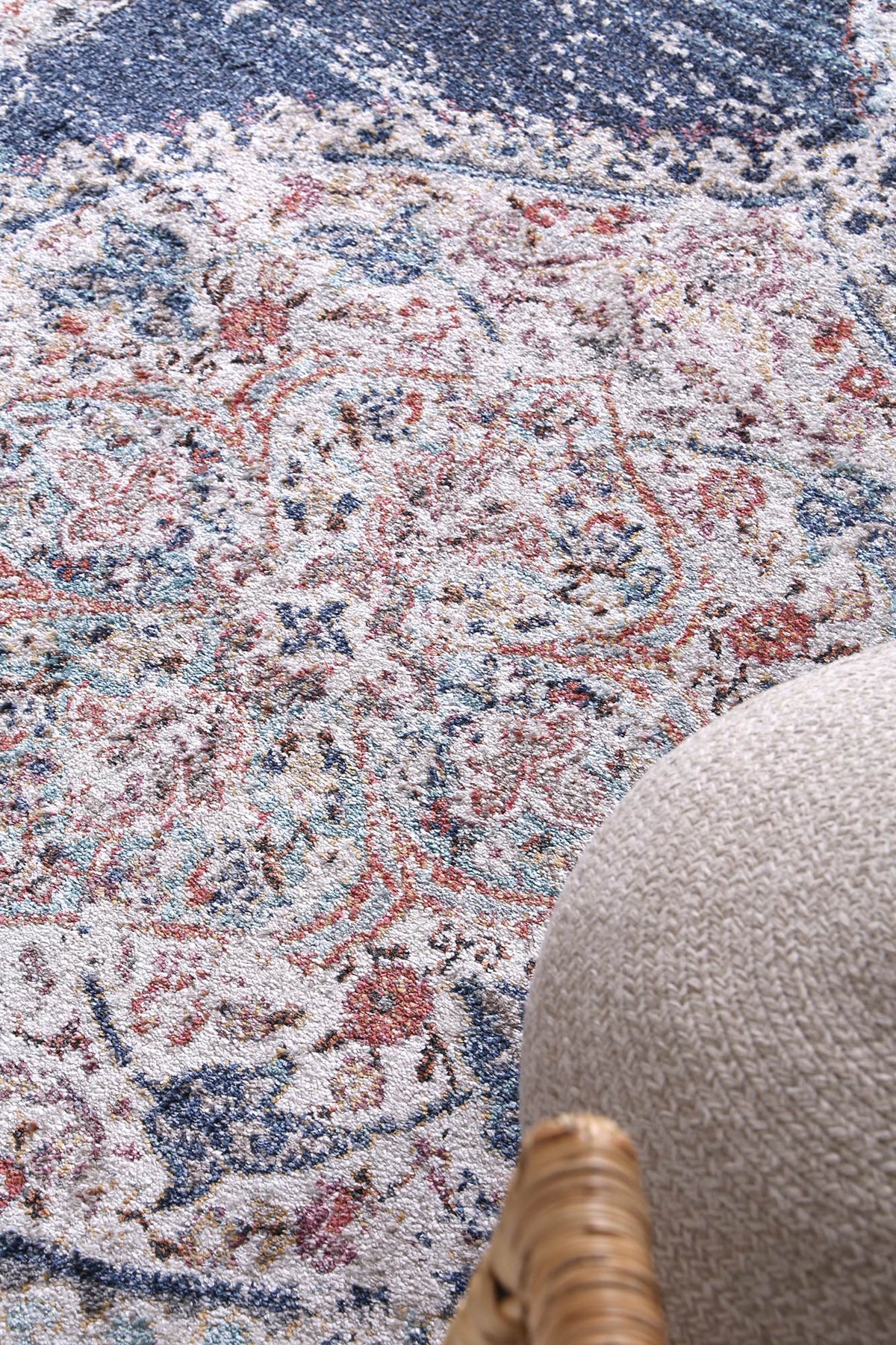 Salsa Hollow Medallion Transitional Navy & Multi Rug